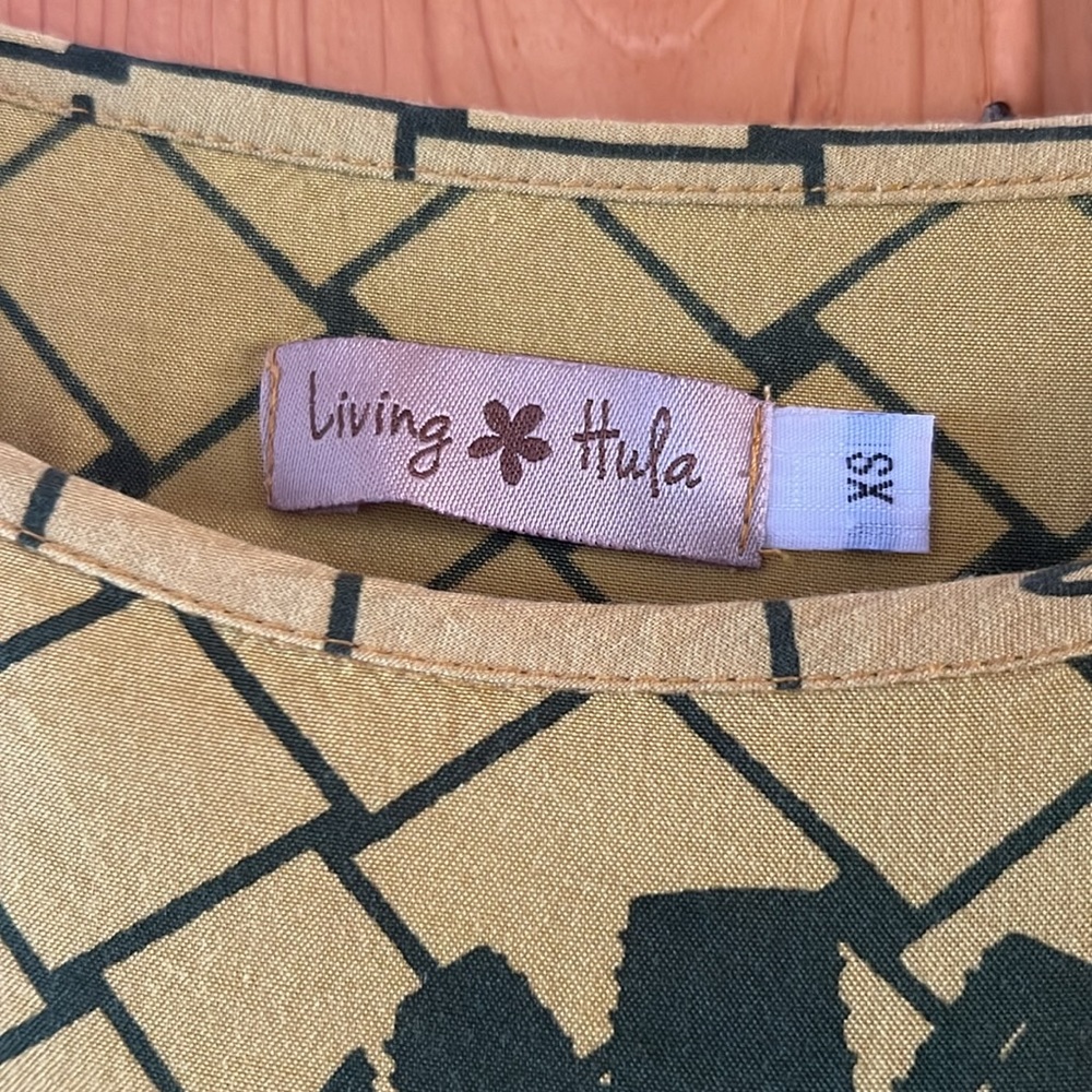 Gently used living Hula extra small top - Picture 2 of 4